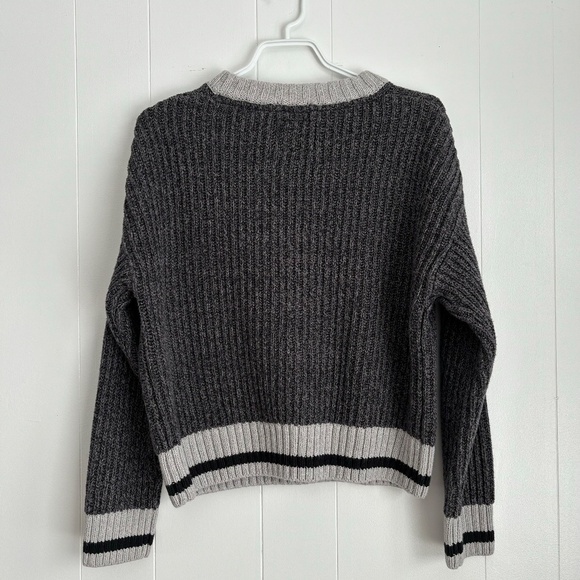 Roots grey cabin crew neck pullover sweater size small EUC - Picture 2 of 14